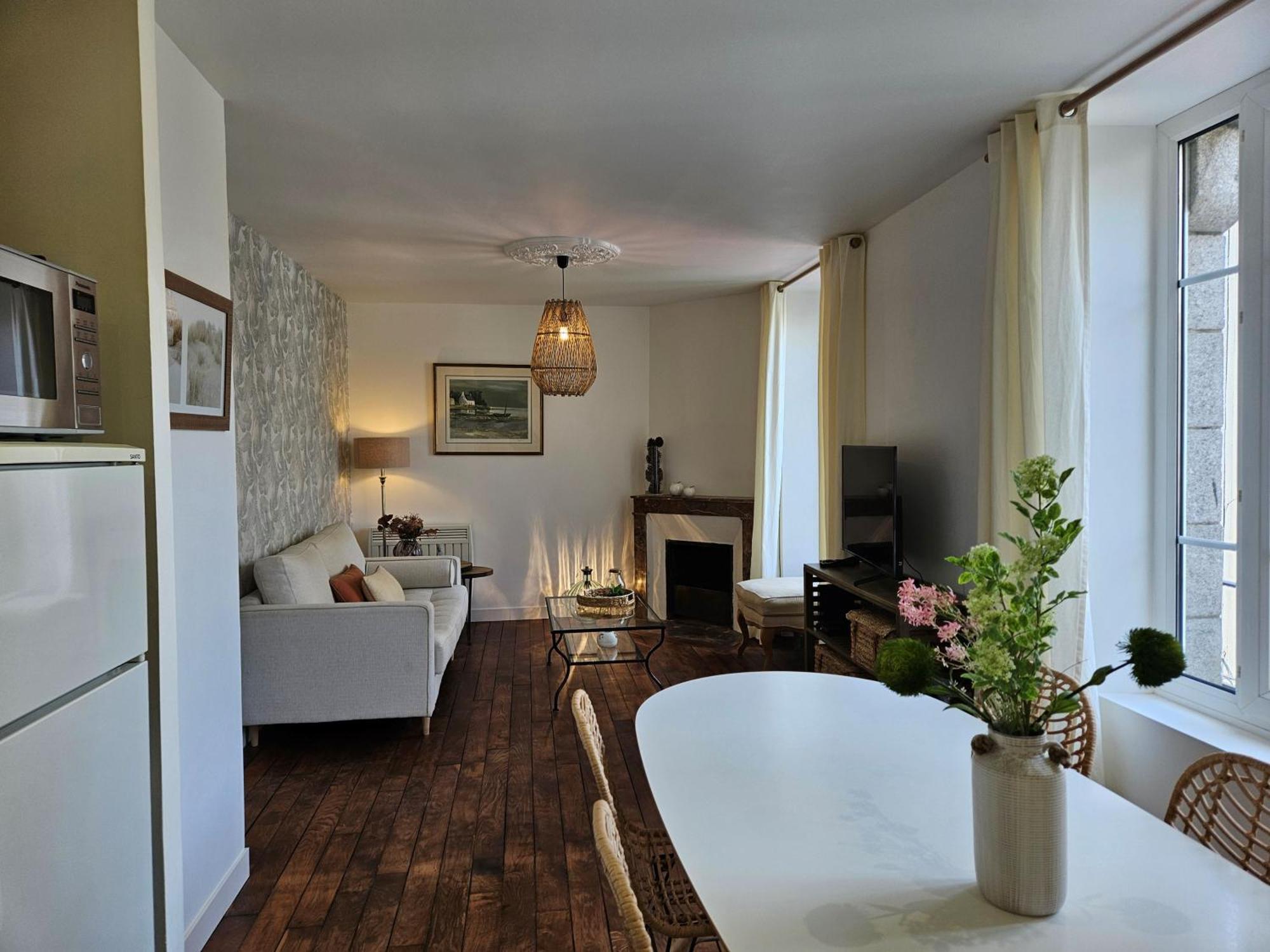 Le Menestrel Apartment *